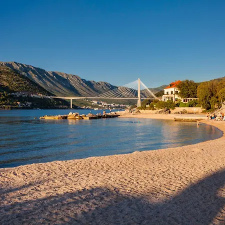 Gostinjska kuća Ava And