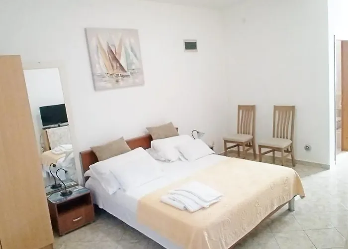 Gostinjska kuća Ava And