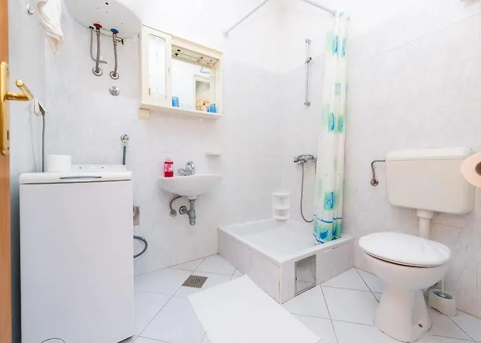 Ava And Gostinjska kuća