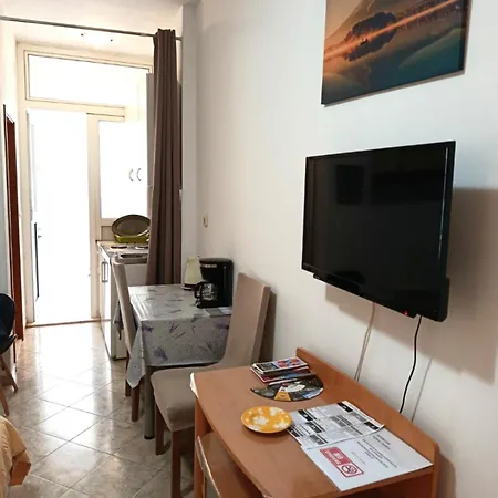 Ava And Guest house 3*