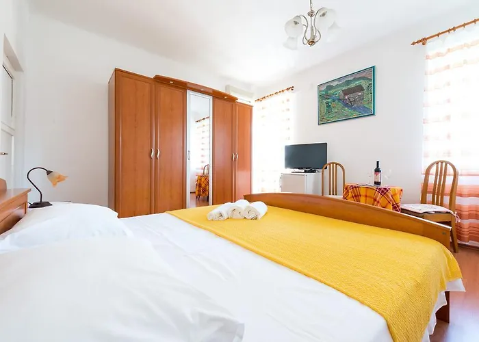 Casa de hóspedes Ava And 3*